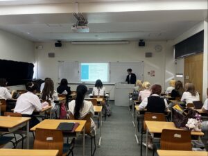 3年次生選択科目地球市民Ⅱ「More than SPORTS」にて坂井丞選手による特別講演を実施しました！