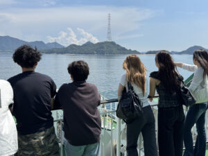 3年次生20名が広島・瀬戸内を巡る5泊6日の研究旅行を実施しました