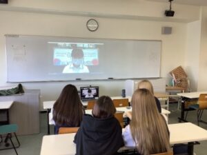 韓国の松峴女子高校（SongHyun Girls High School）の皆さんとオンライン交流会を開催しました