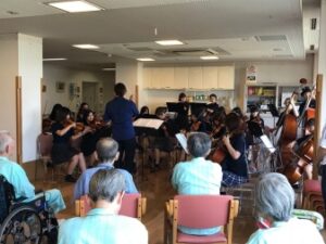 弦楽部が病院訪問演奏ボランティアを行いました