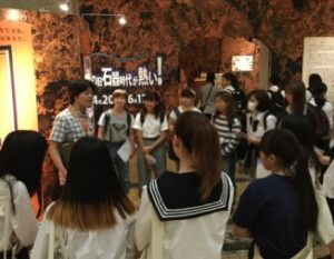 「サピエンス学Ⅰ」で国立科学博物館『沖縄の旧石器時代が熱い！』特別解説の校外研究を実施しました