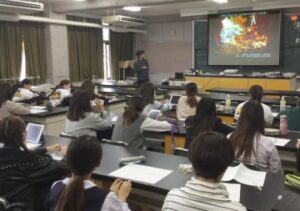 「サピエンス学」で国立科学博物館人類研究部研究員の特別授業実施しました