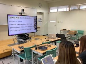国際理解Ⅰ「きもの学」の授業で韓国高校との交流を行いました