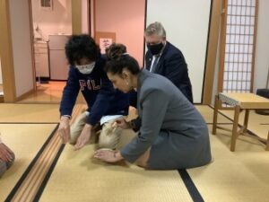 茶道部の生徒がスウェーデンの方々におもてなしをしました